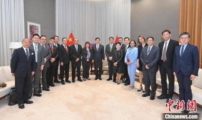李家超最新发声！香港的大门和双臂向全球人才敞开