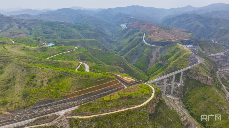 山西：一条旅游公路拉动特色经济