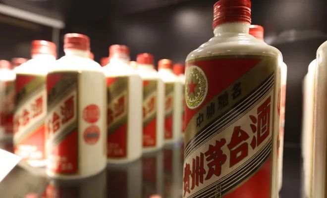 “飞天茅台”跌破2300，股价创年内新低，茅台这一动作稳定价格？