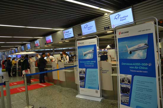 为等15名外国人，让100多名乘客等待3个多小时？上海航空回应