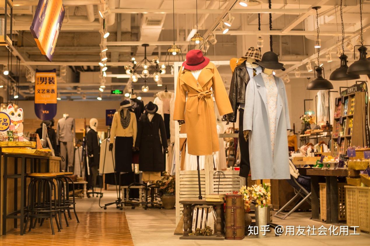 黑牡丹：公司服装业务分为服装加工和自主品牌运营