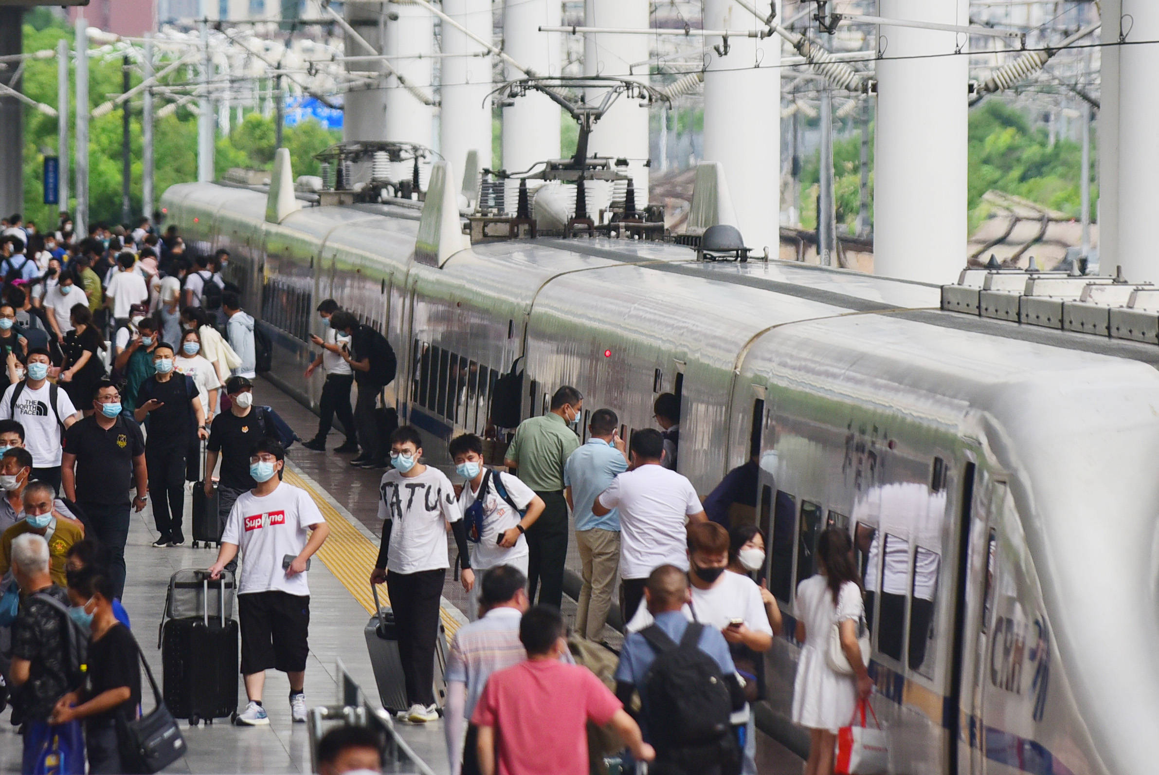 铁路杭州站年发送旅客首破1亿人次