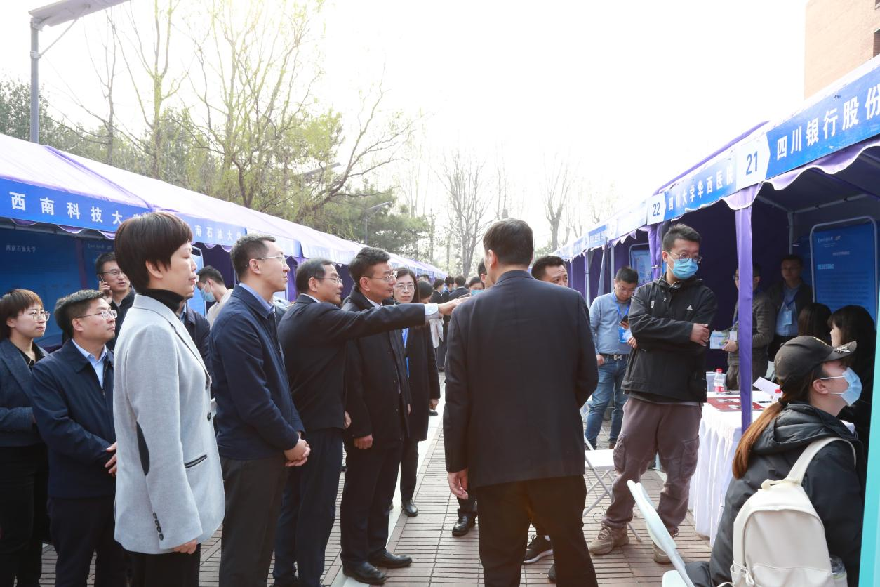 四川银行“换帅”：首任董事长林罡卸任，“郑王”组合接棒，双双拥有国有大行工作经验