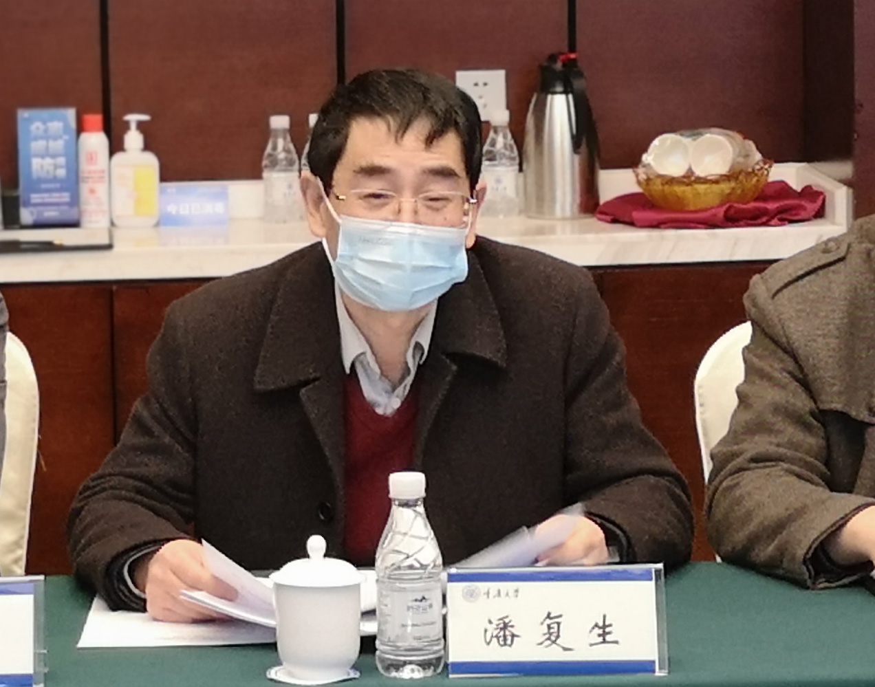 盐湖股份：贠红卫辞去董事、董事长职务