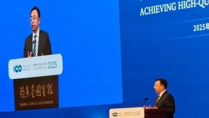 价格战叠加智能化浪潮！车界大咖共话电动智能新问题，雷军、王传福、李想、何小鹏……都在这个论坛发言了