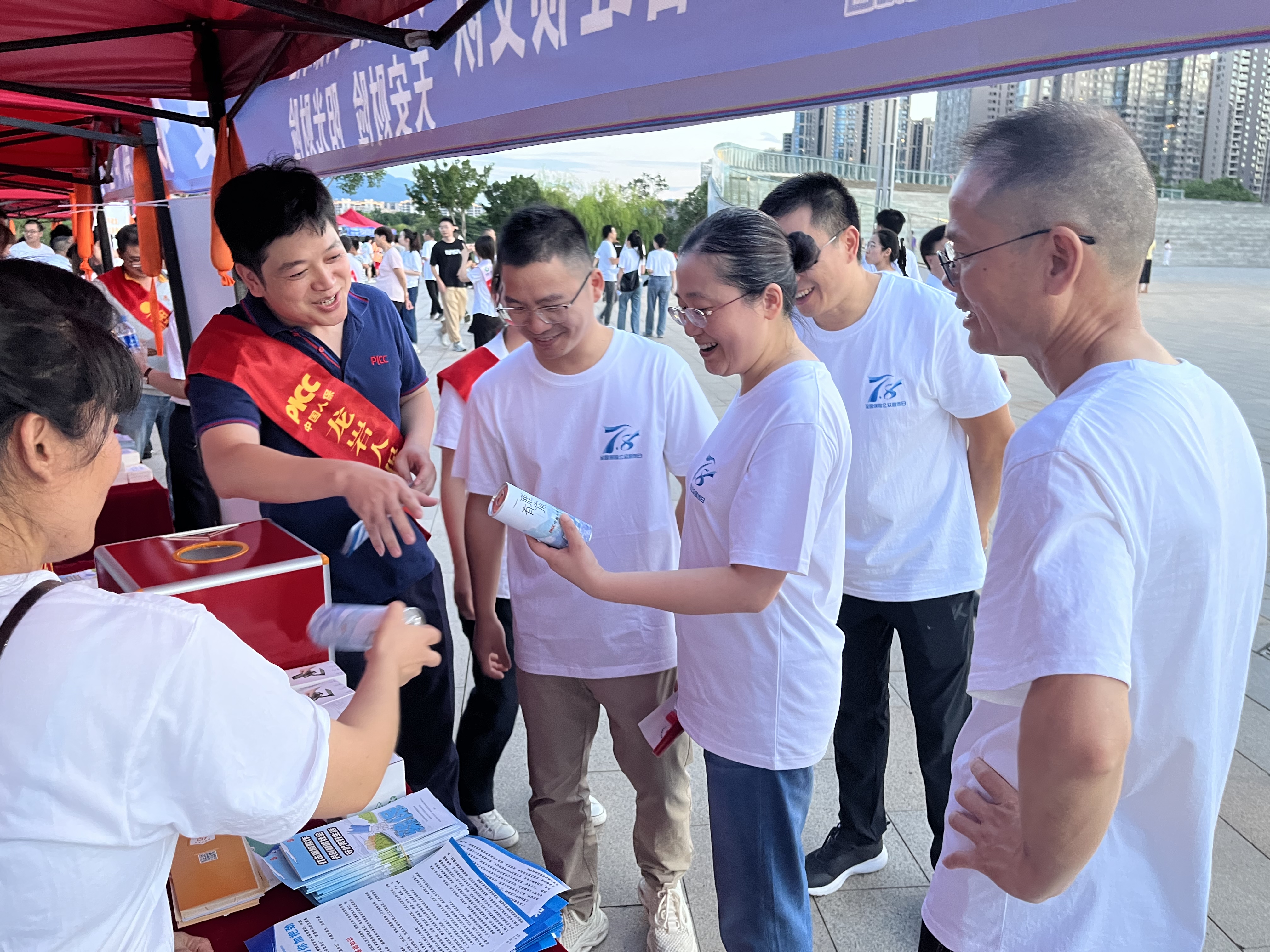 人保财险政银保 ,人保伴您前行_2025年汽车险行业市场调查分析, 向“风险预防+全周期服务”升级