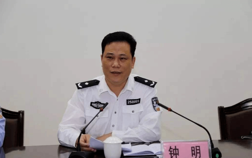 官方通报！医药巨头原董事长被“双开”，撤销荣誉称号！