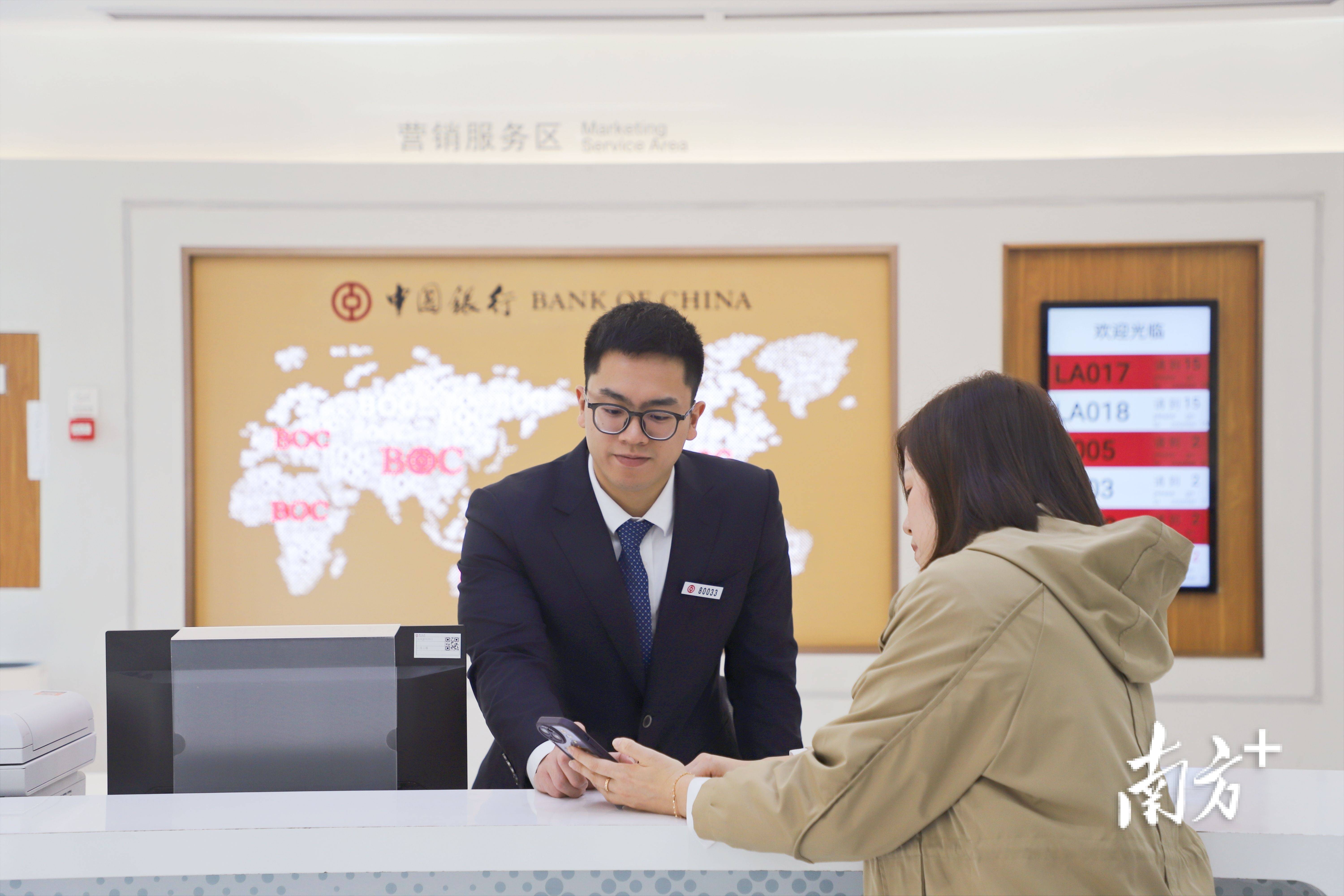 商业银行多措并举 助力外贸企业稳运营、稳产能、稳市场