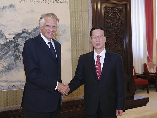 王毅同巴基斯坦副总理兼外长达尔会谈