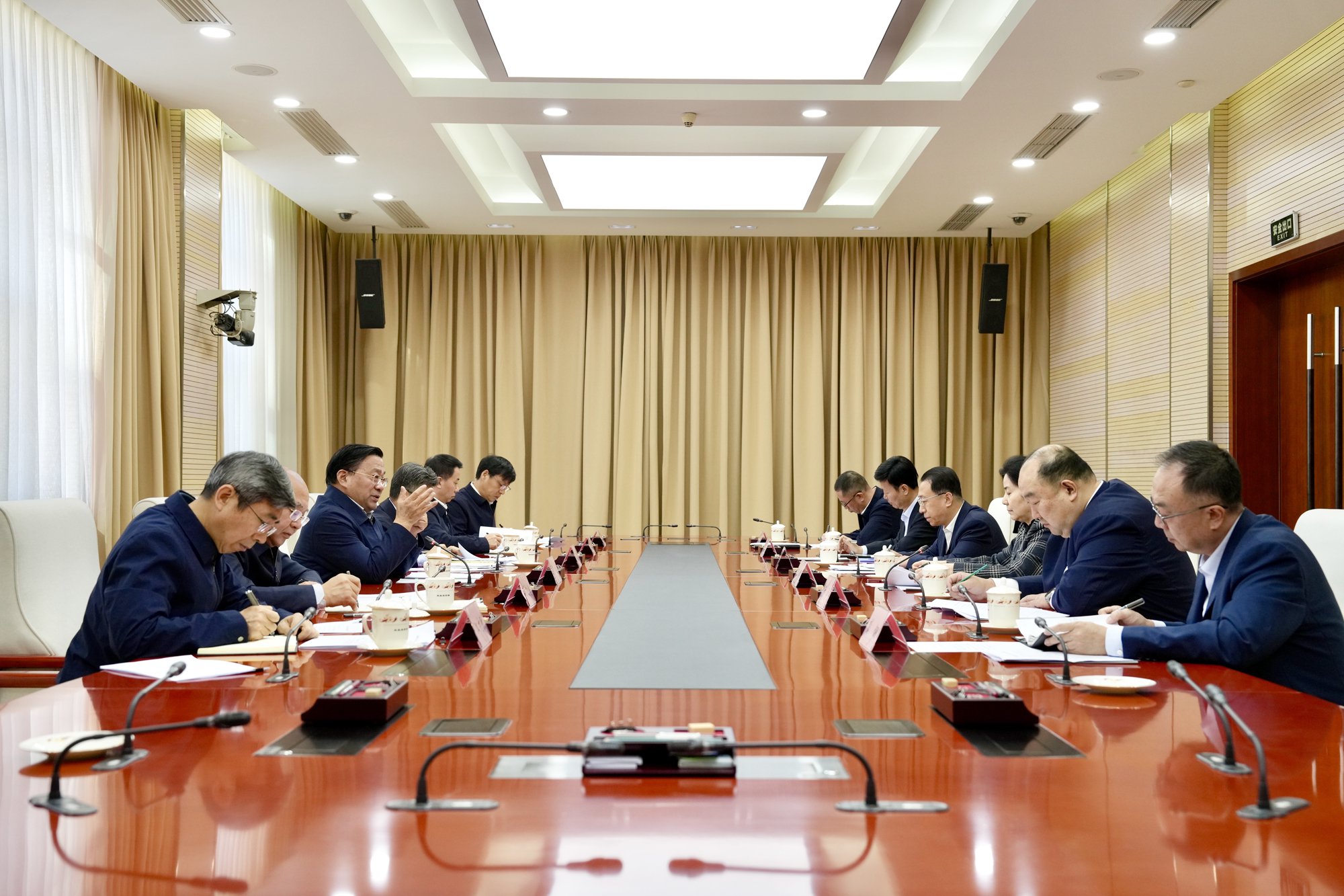 农业农村部部长韩俊会见乌拉圭牧农渔业部部长弗拉蒂