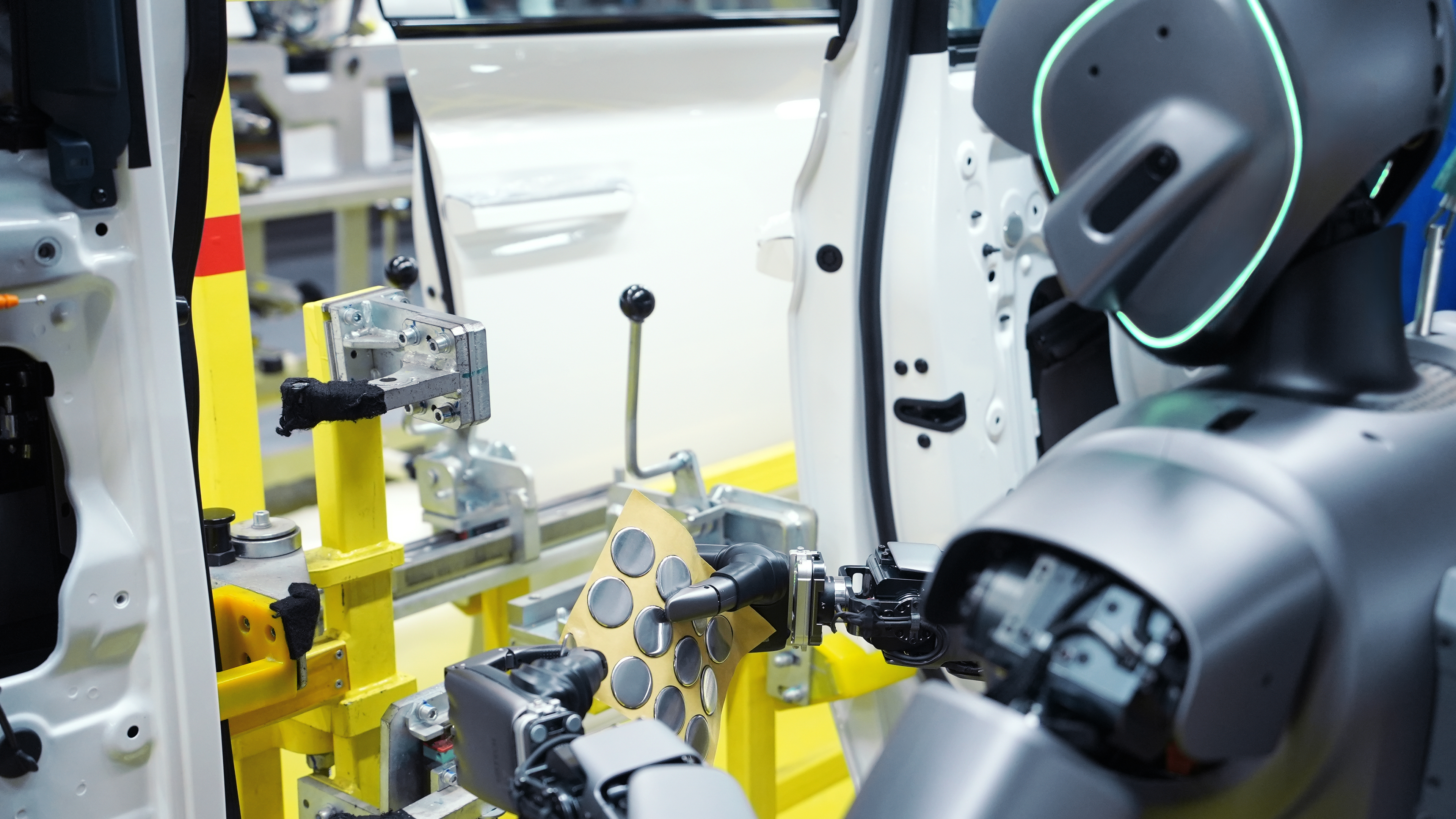 机器人体验“打工人”!来看2025国际人形机器人技能大赛