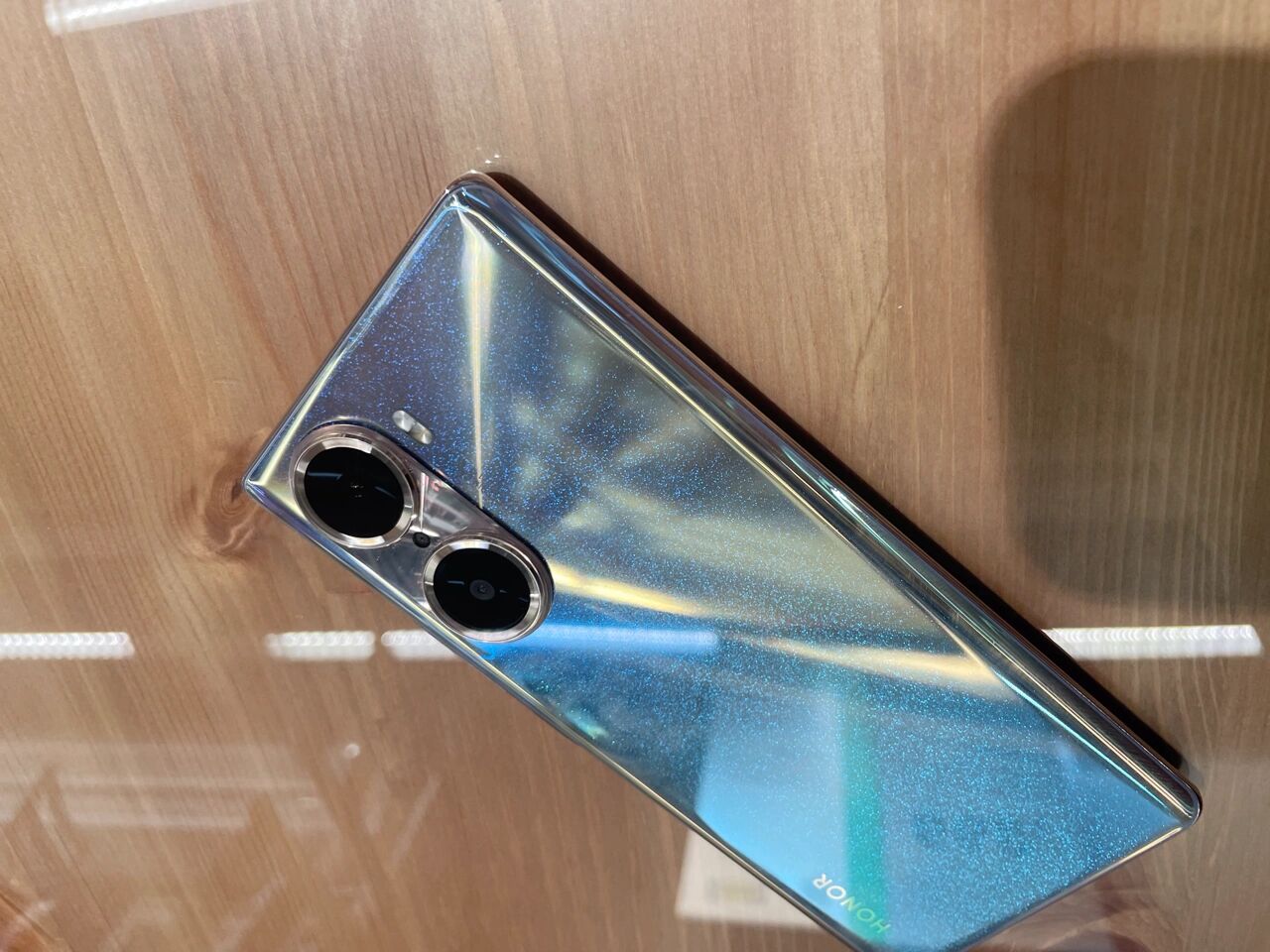 【财说明白】为何有时看直播觉得衣服“很好看”,但到手就想退?