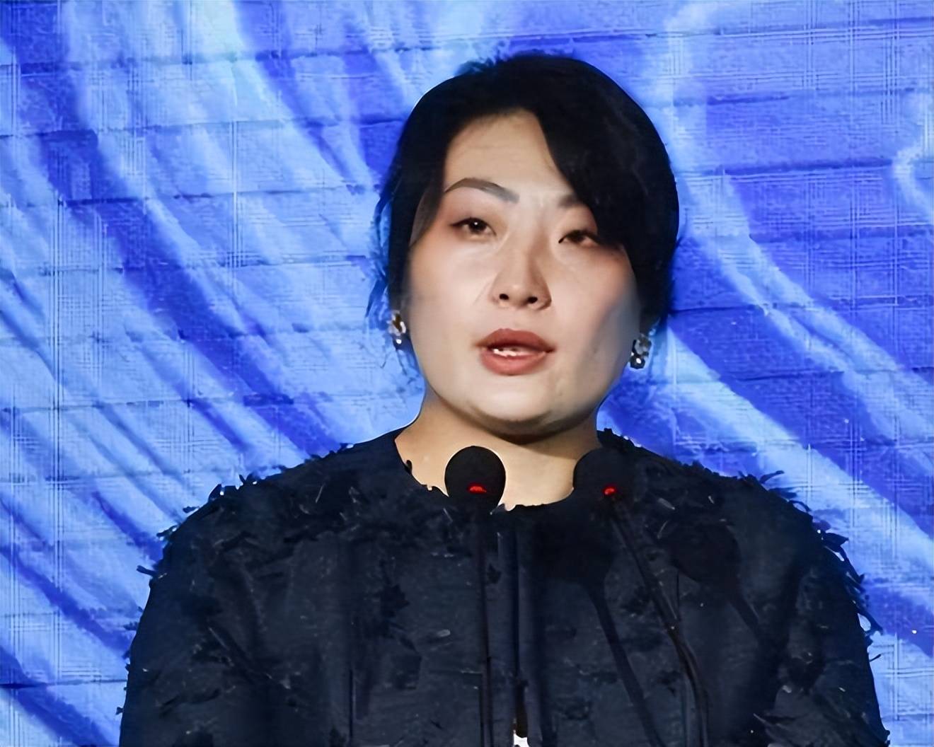 宗馥莉正式接手娃哈哈实业公司！810亿身家成女首富，曾谈婚恋观…