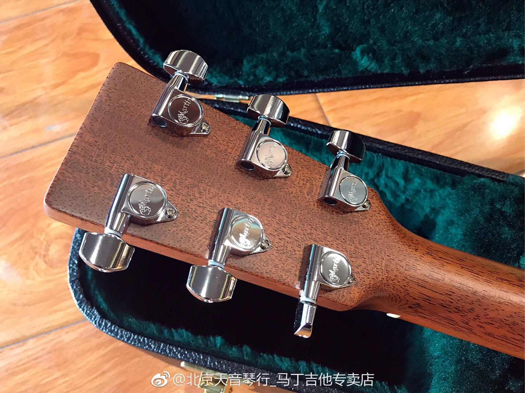 线上一年卖了10个亿，谁在买没弦的吉他？