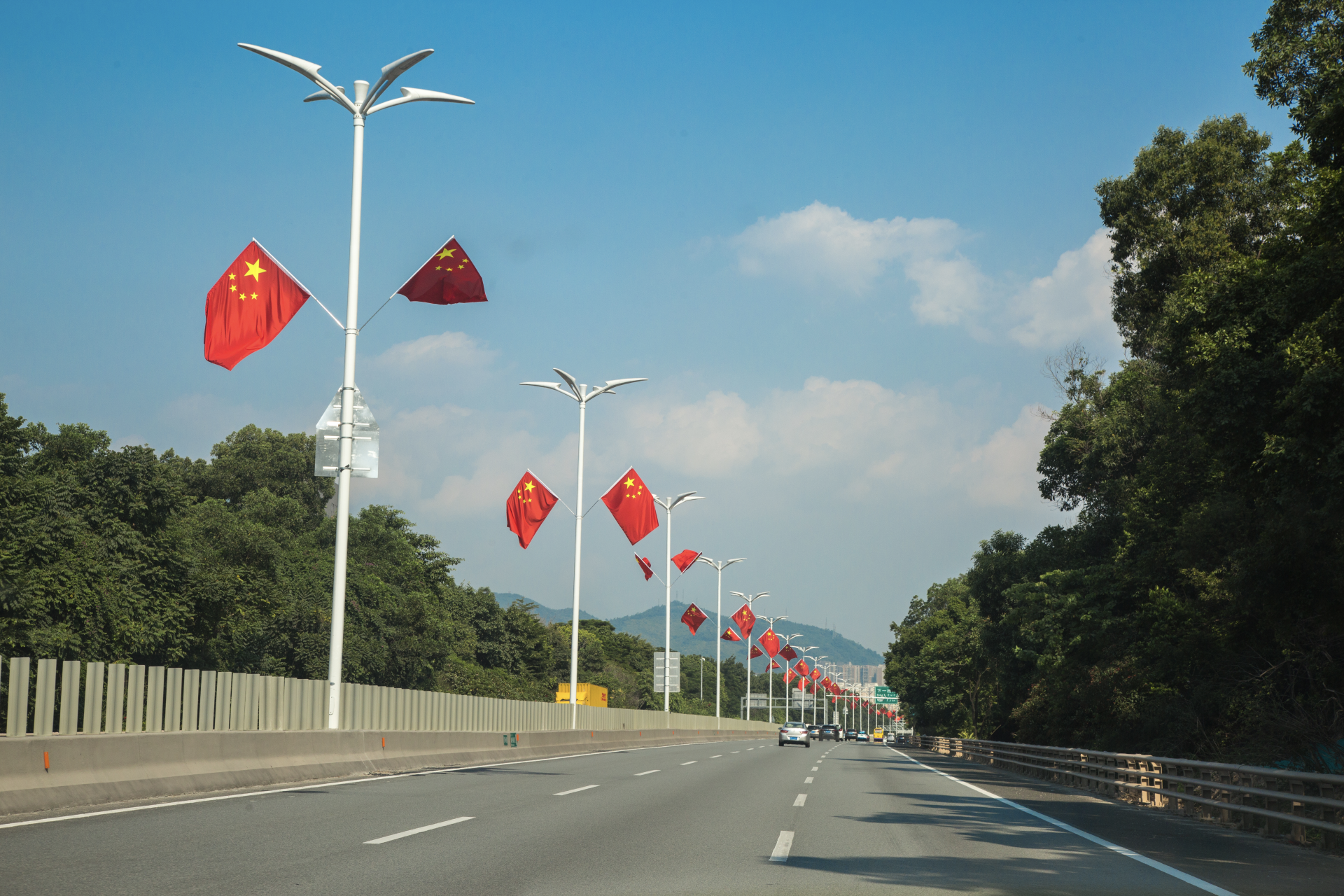 人保车险,拥有“如意行”驾乘险，出行更顺畅！_2025年智慧能源行业现状与发展趋势分析