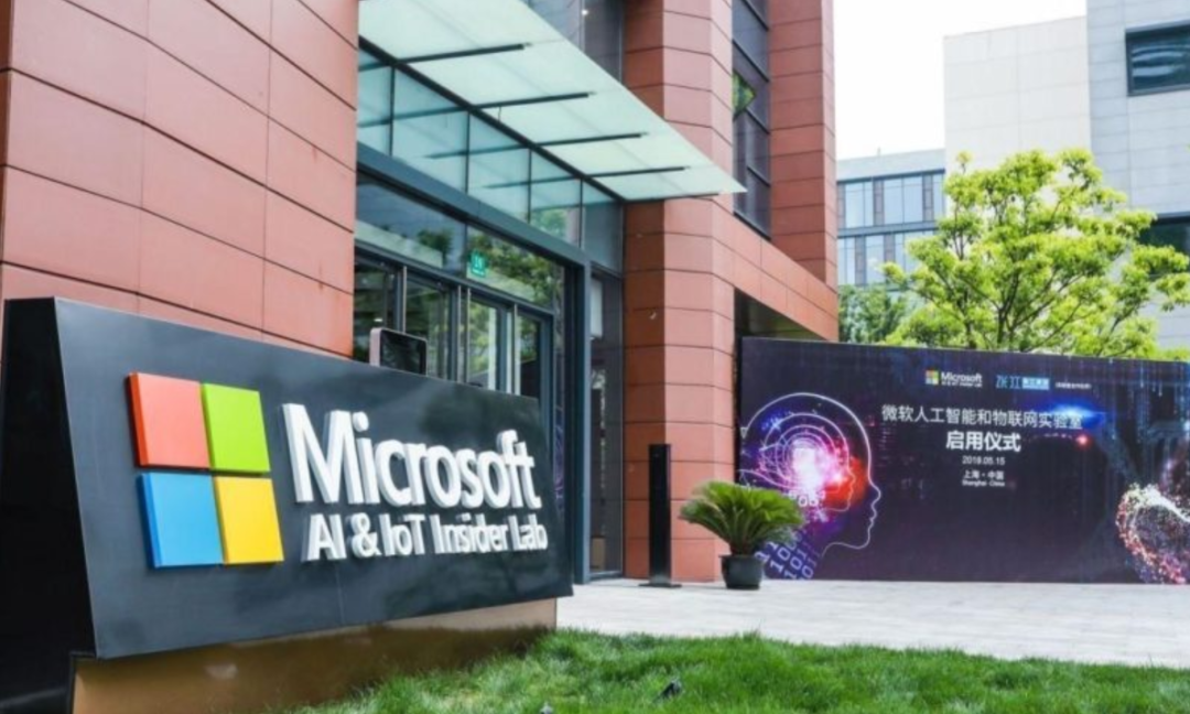 马斯克宣布“美国党”成立；最高70%！特朗普称8月实施新关税；微软拟裁员约9000人；列车滞留男子砸窗通风，官方通报丨每经早参