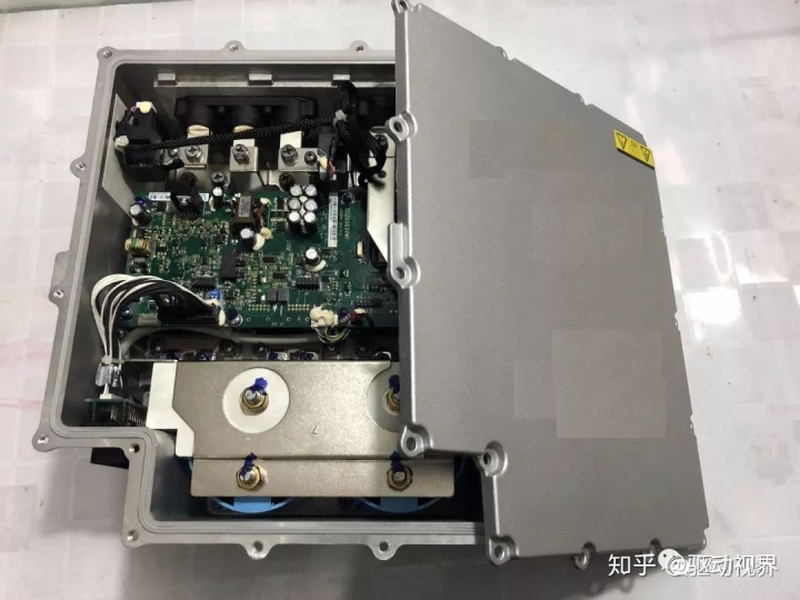 卧龙电驱获得实用新型专利授权：“驱动器以及电机控制系统”