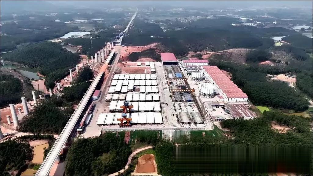 鸿蒙操作系统5终端数量突破千万；广湛高铁进入开通倒计时丨大湾区财经早参
