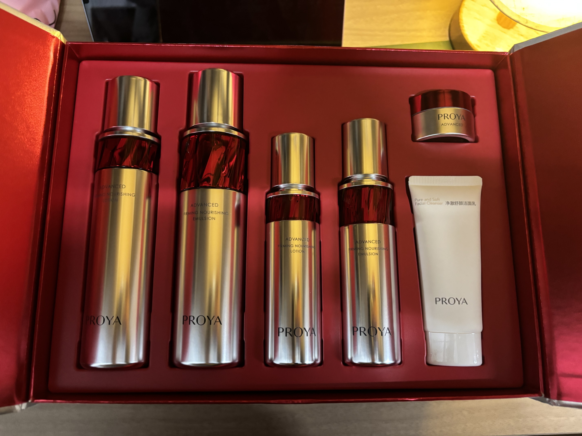 珀莱雅获得外观设计专利授权:“化妆品盒(珀莱雅恒耀粉饼)”