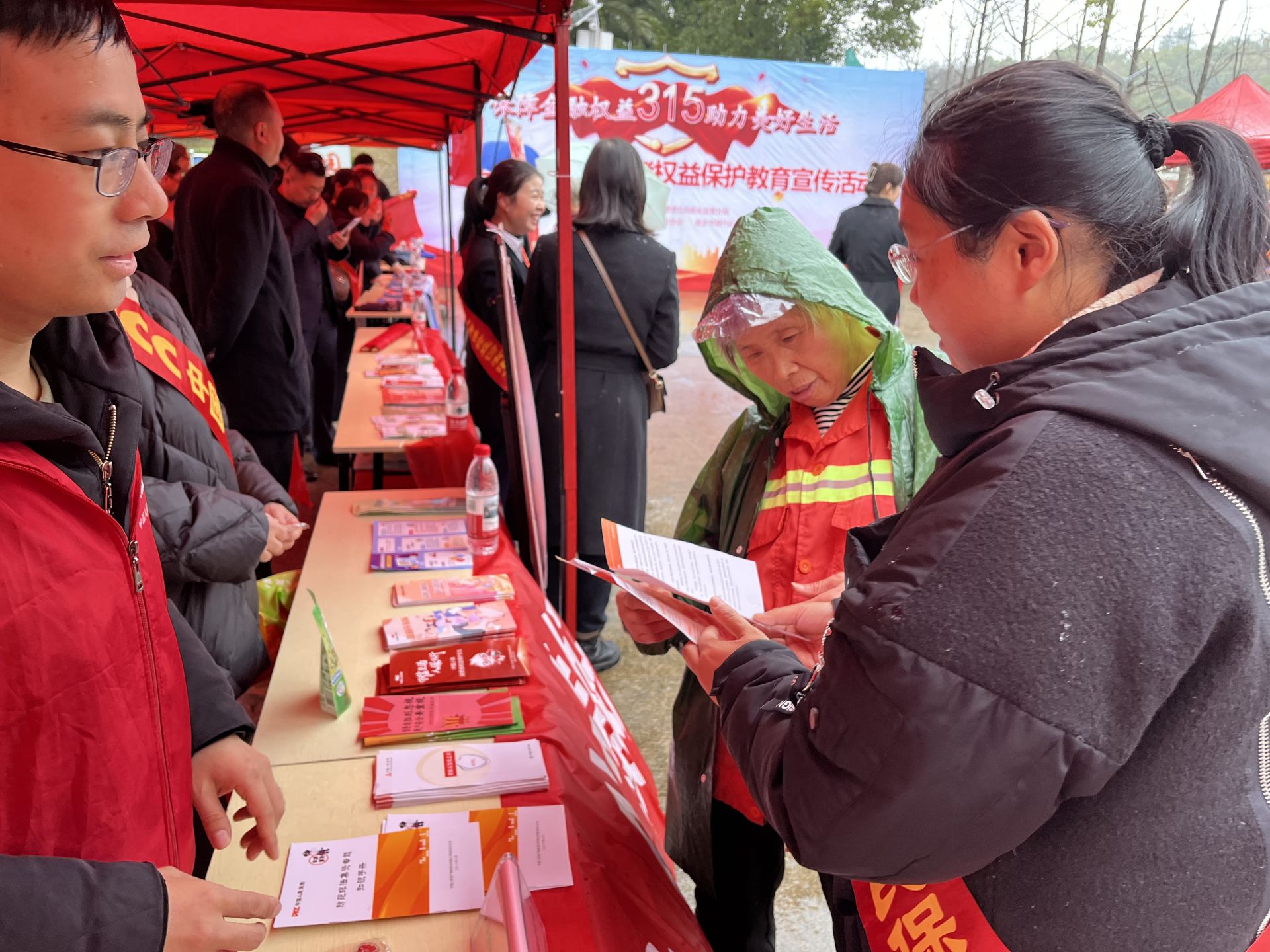 人保车险,人保财险政银保 _2025年安全校车行业：标准化与专业化构建安全基石