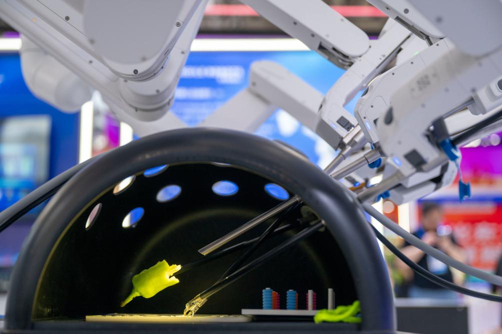 从一台机器人看制造业向新而行