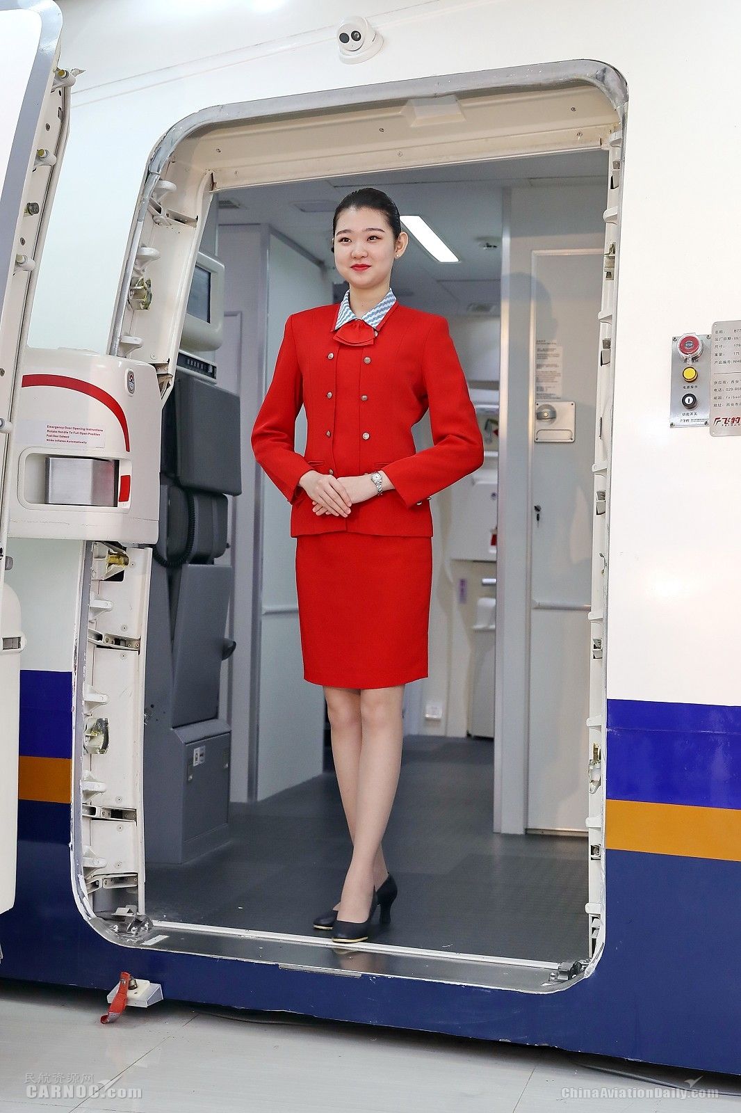 裤装+平底鞋成可选项 其实嘻哈脱口秀之前，空乘制服已悄悄“进化”