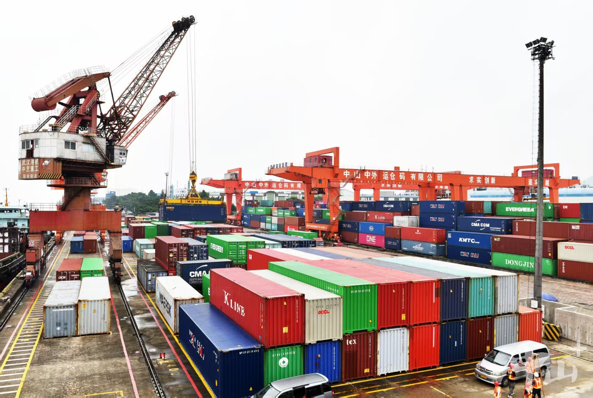 “一升一降”看中国外贸底色！多项高技术产品出口经历一季度低点后近期明显提速