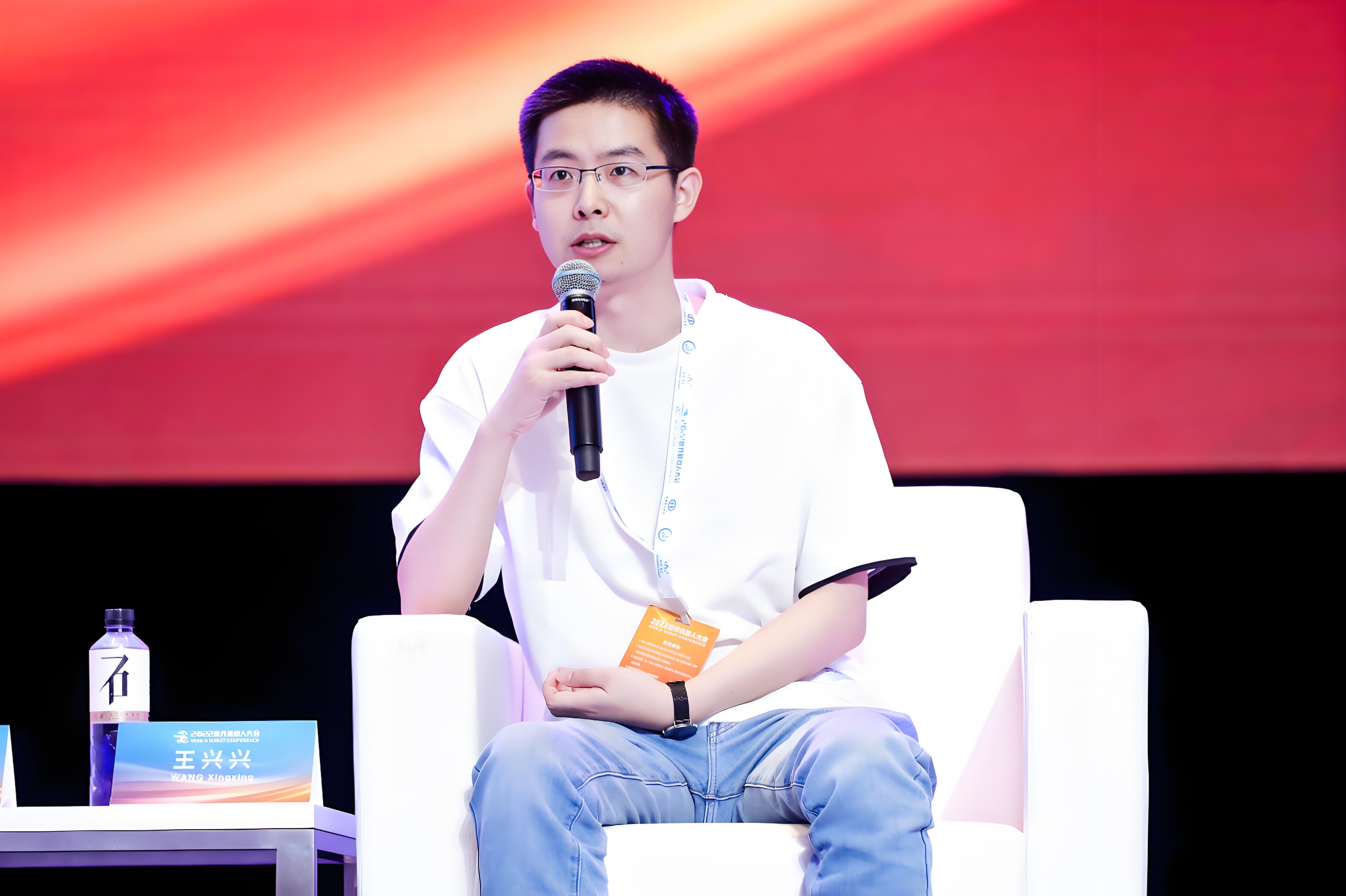 世界人形机器人运动会开赛：宇树春晚同款机器人拿下双金，“全自主”天工摘银