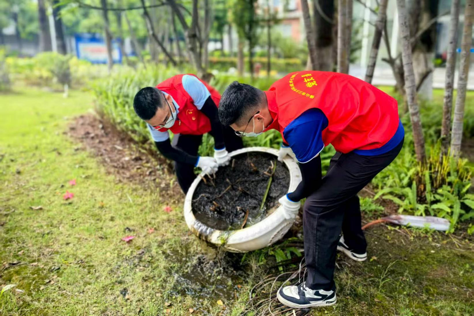 北控水务集团等三家头部水务企业到容知日新考察