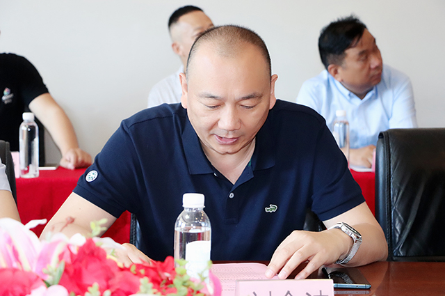 双飞集团董事单亚元减持2.24万股，减持金额54.3万元