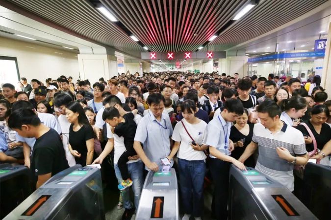 人保伴您前行,拥有“如意行”驾乘险,出行更顺畅!_高等职业学校教育行业现状与发展趋势分析2025