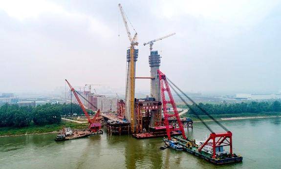 南昆铁路钢梁桥“换骨+美妆”齐上阵