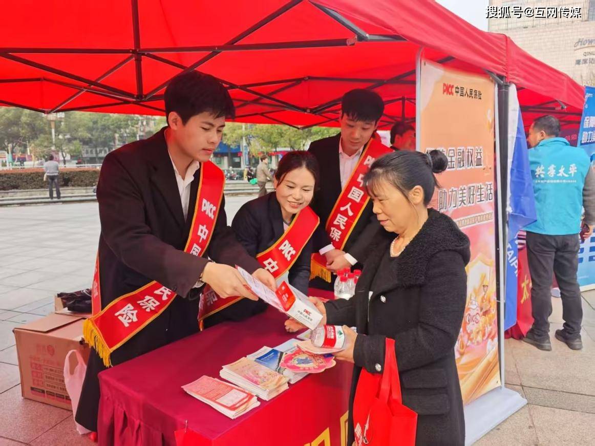 人保财险 ,人保有温度_2025年男运动鞋行业市场：颜值经济与功能创新双轮驱动
