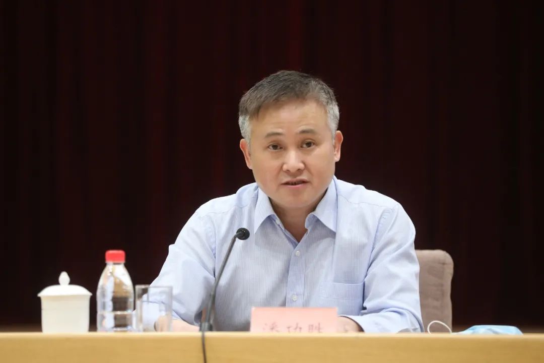 特朗普签令，对这类签证加收10万美元；字节跳动凌晨公告；这场发布会，潘功胜、李云泽、吴清等将出席；深圳核心区放开限购？官方辟谣丨每经早参