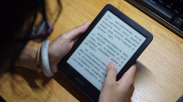 纸质图书业务持续萎缩，营业成本难降，读客文化中报利润创上市以来新低
