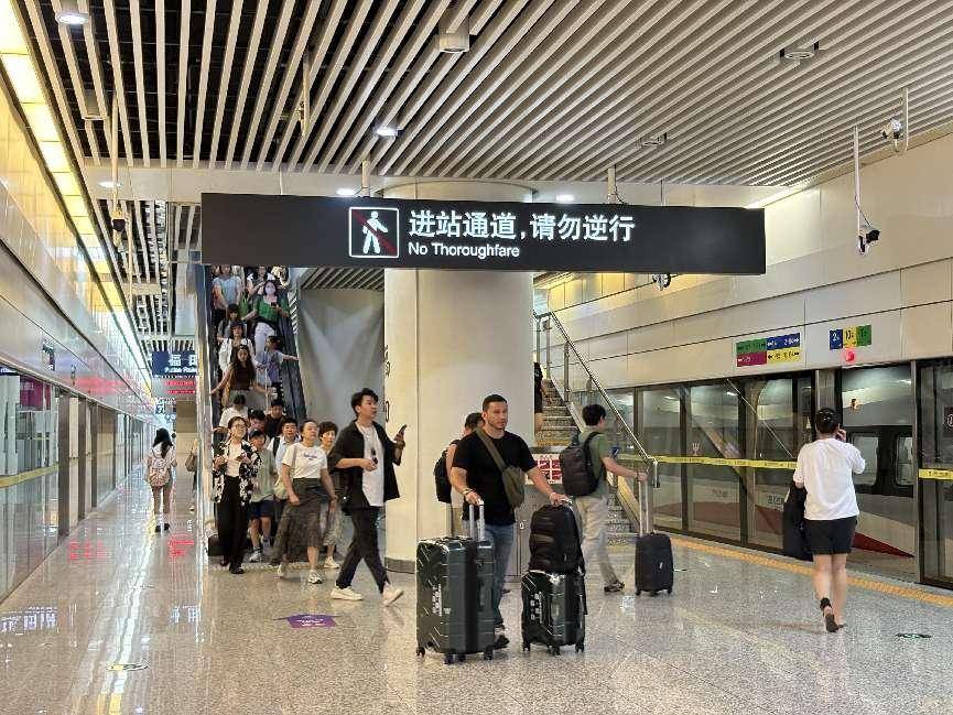 “狂飙”七年的广深港高铁 从区域生活圈开进全国大版图