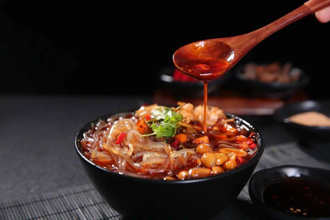 麻六记客服回应酸辣粉发霉问题：产品符合国家食品安全标准