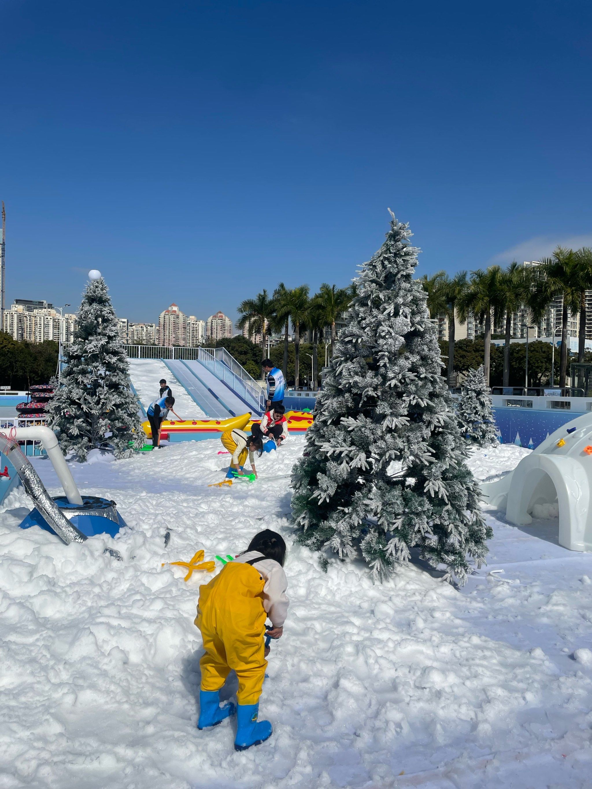 深圳前海华发冰雪世界正式启幕