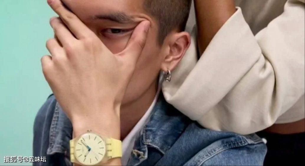 Swatch官方为“眯眯眼模特”致歉！集团近4年在中国营收超880亿元，但去年暴跌30%，仍是最大收入来源