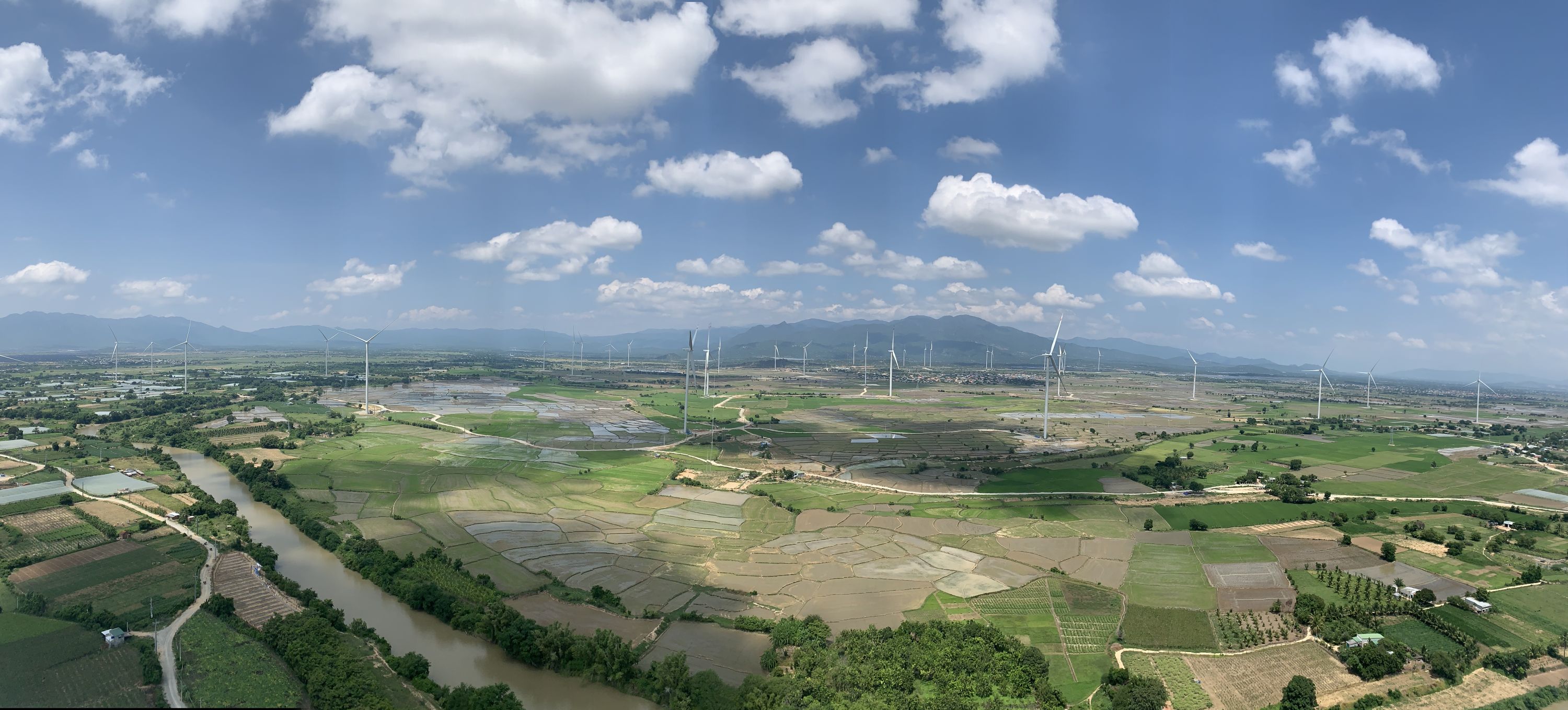 润建股份：拟中标17.53亿元陆上风电项目设计施工总承包工程