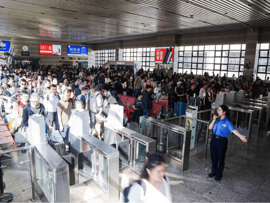 迎返程高峰 国铁广州局10月8日预计送客逾283万人次