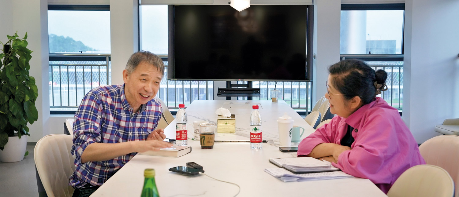 黄仁勋与王坚对话！盛赞Kimi、DeepSeek，对年轻人提了这些建议