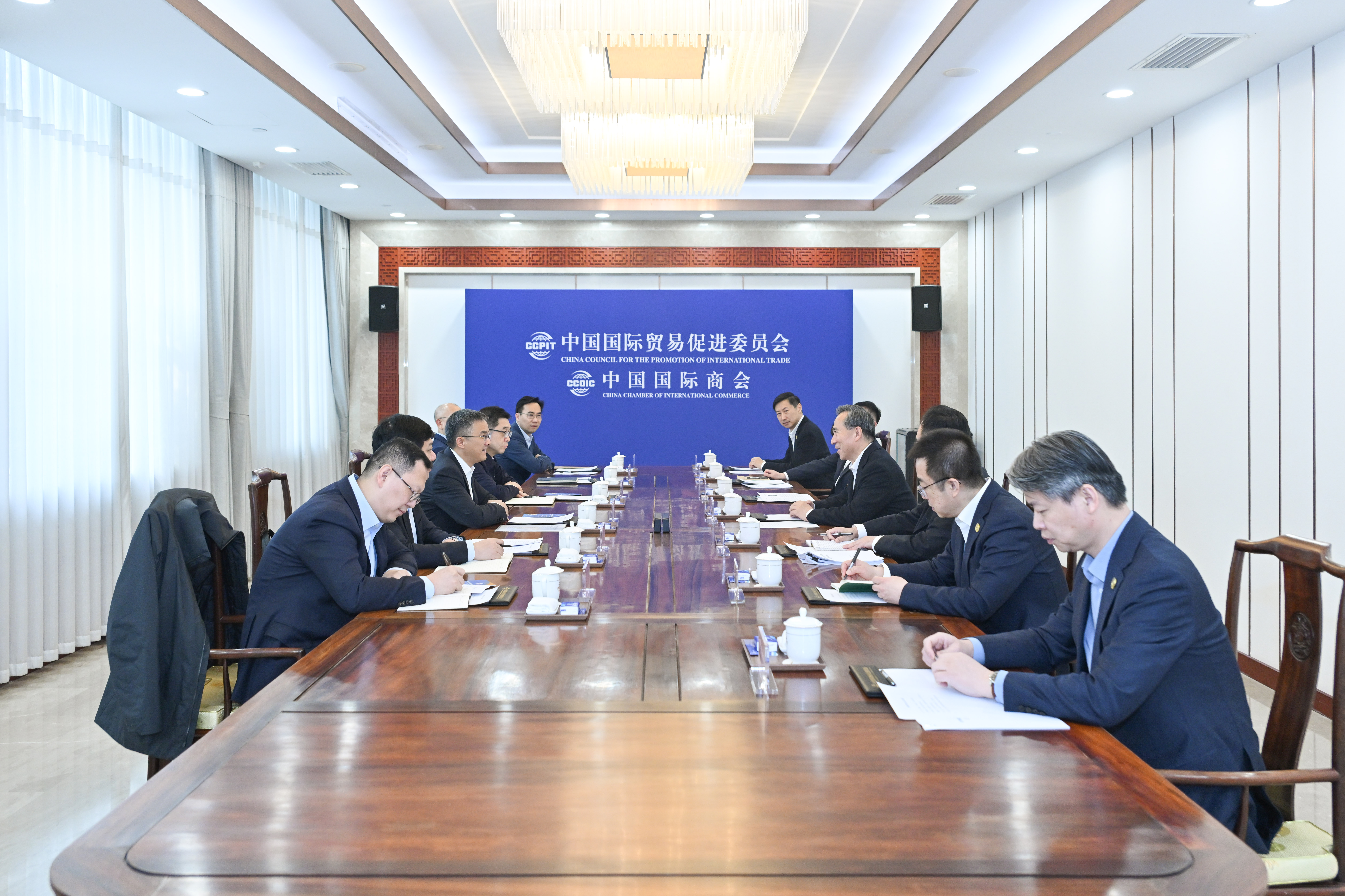 中国贸促会会长任鸿斌会见国际商会主席菲利普・瓦兰