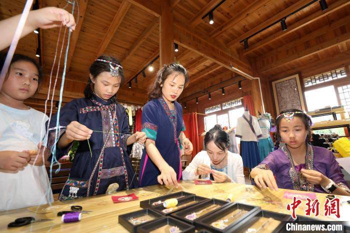 广西三江:金秋稻香飘侗寨