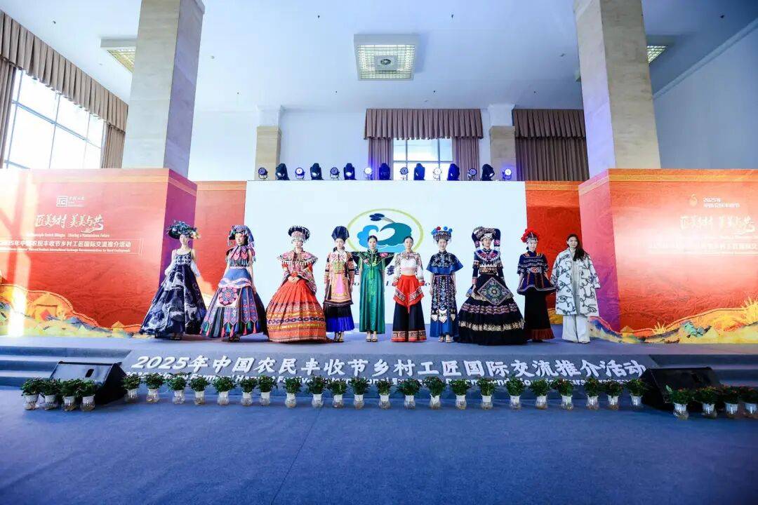 云南楚雄上半年彝绣产业产值逾7亿元