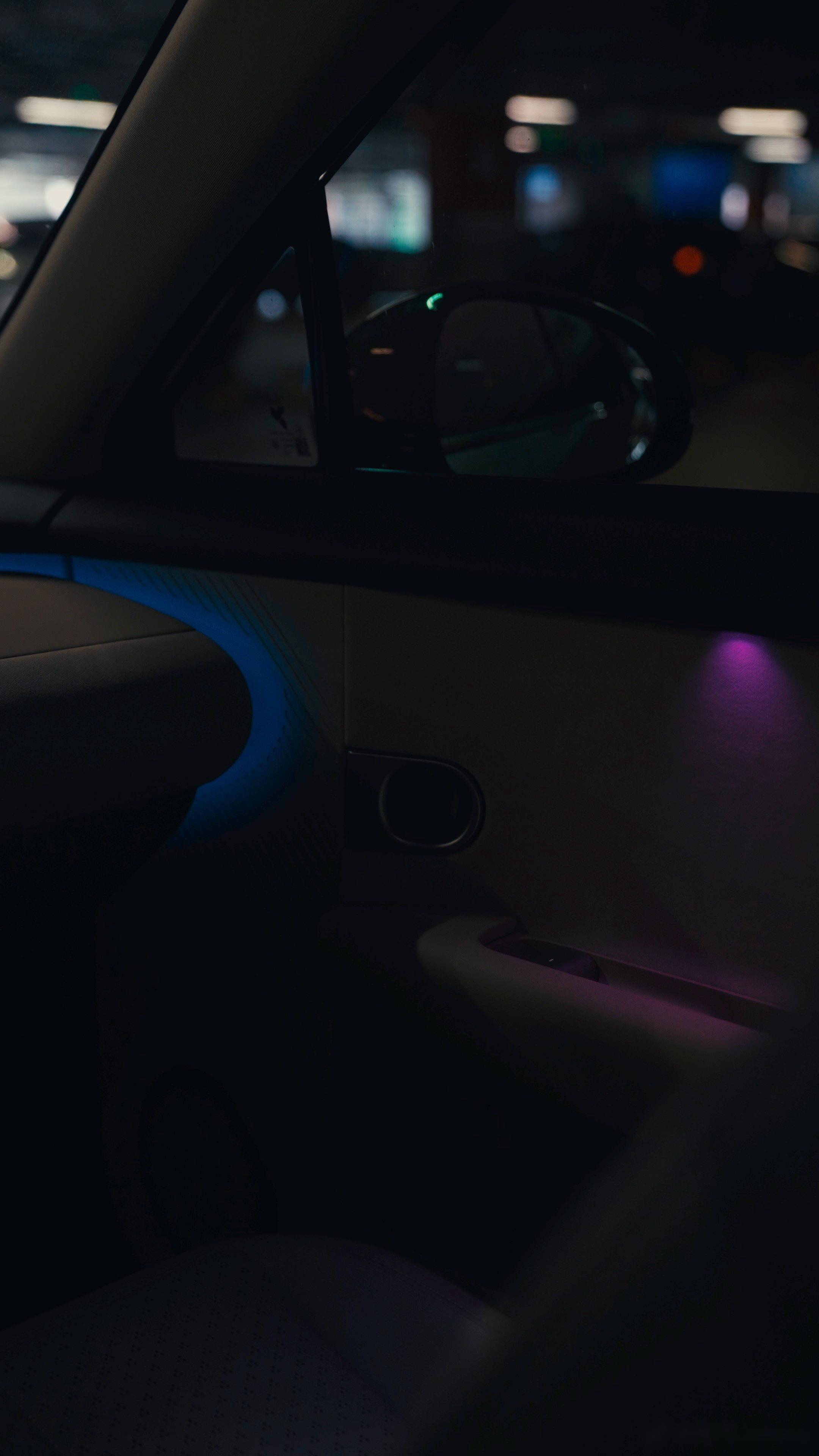 华阳集团：公司为理想i6配套车载无线充电产品，为蔚来ES8配套屏显示产品