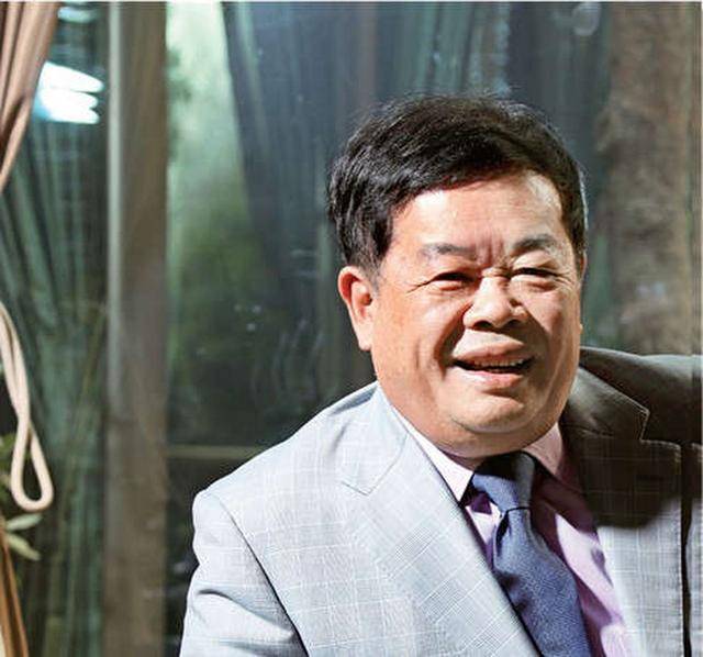 福耀玻璃:曹德旺申请辞去董事长职务 其子曹晖接棒