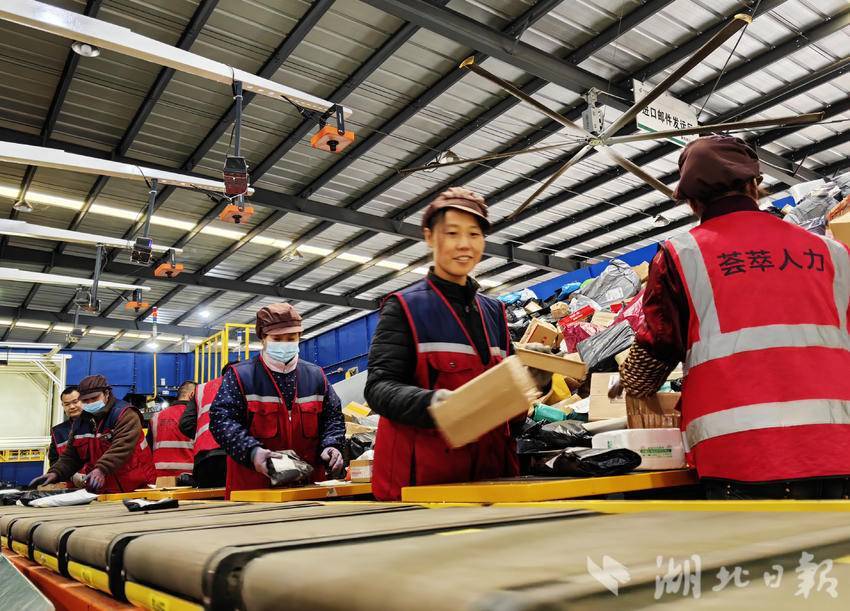 快递企业备战“双11”首个高峰