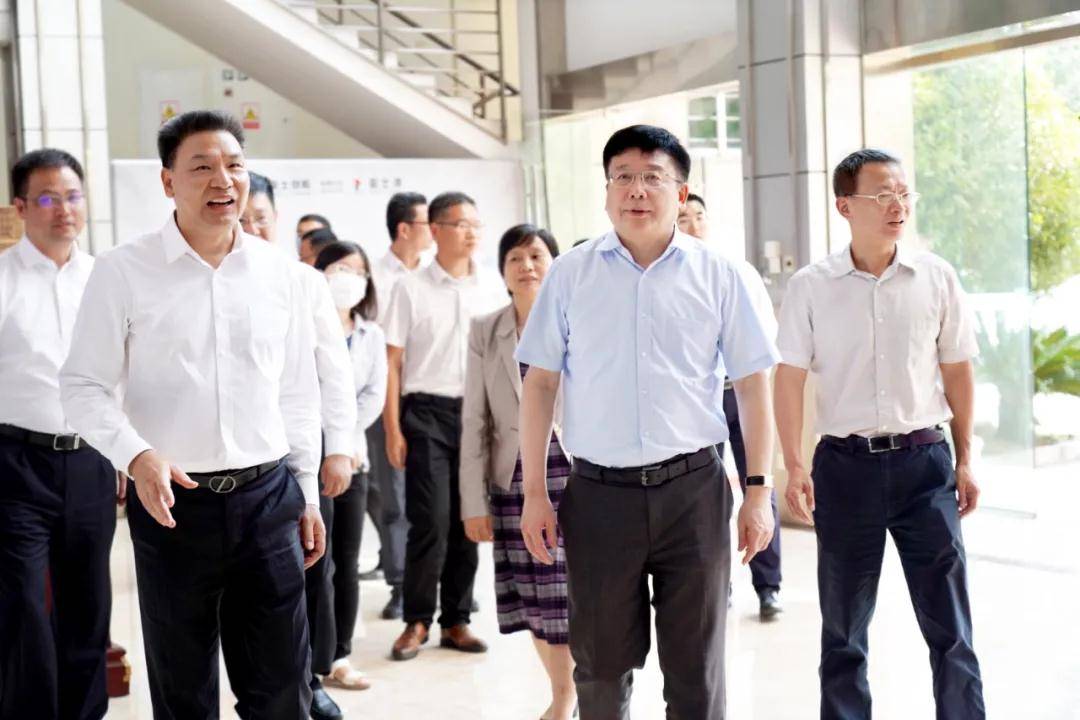 10月24日亚士创能涨停:装修装饰,长三角一体化,旧改概念热股