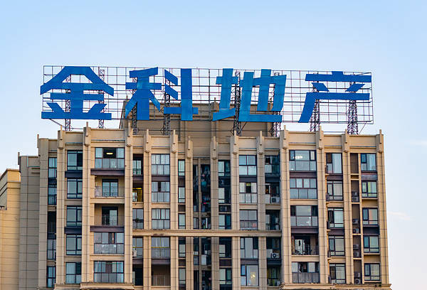 *ST宝鹰：控股股东拟变更为世通纽 10月27日复牌